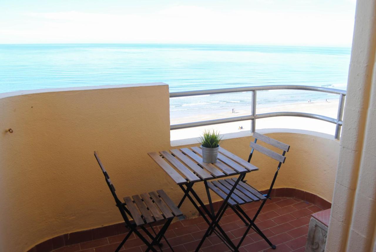 Piso Amplio Frente Al Mar En Pleno Paseo Maritimo. Apartment Cadiz Exterior photo